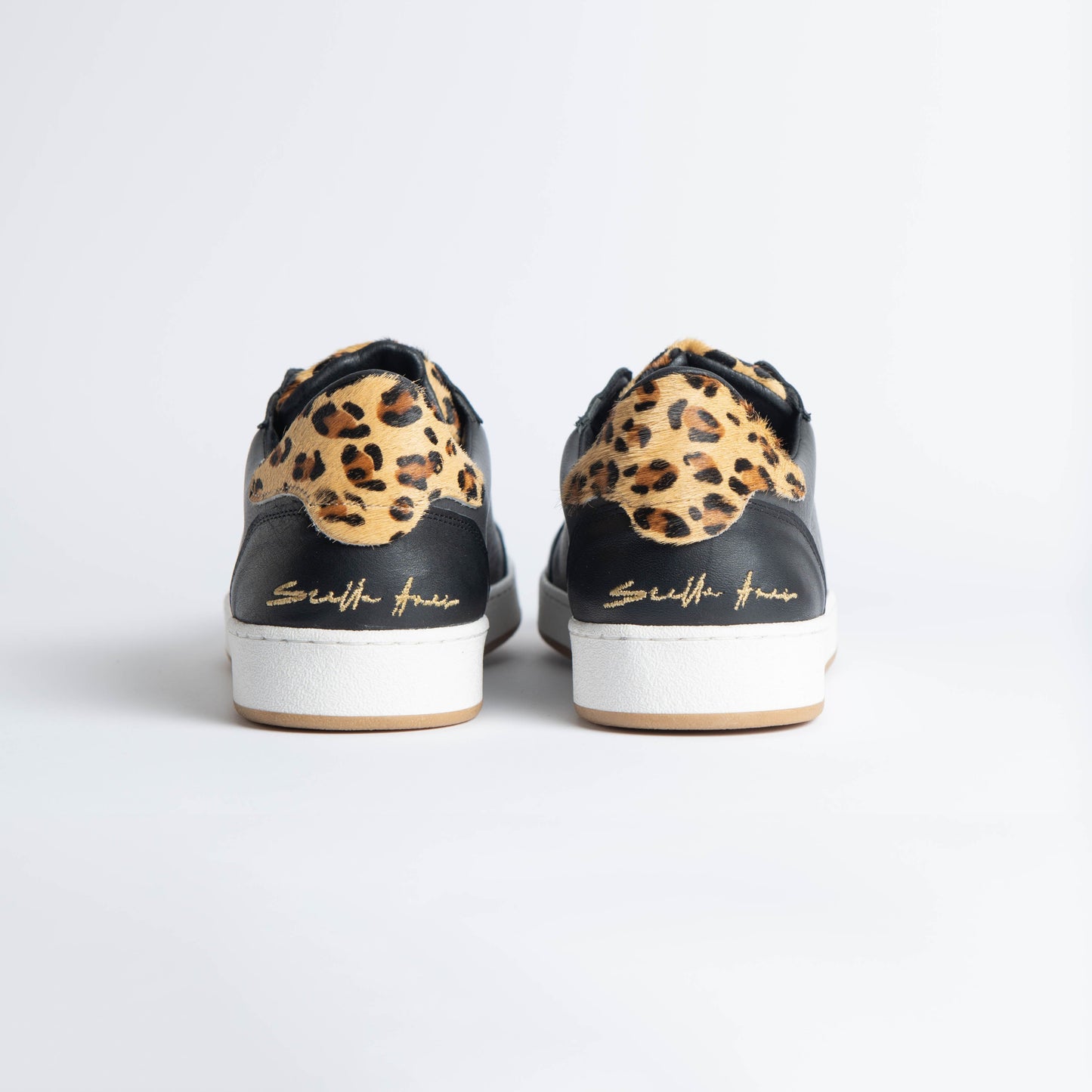 Walk Leopard